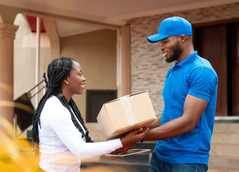 close-up-delivery-person-giving-parcel-client_23-2149095900